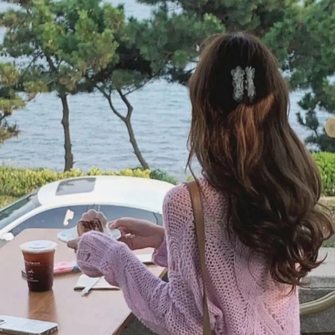 她爱他